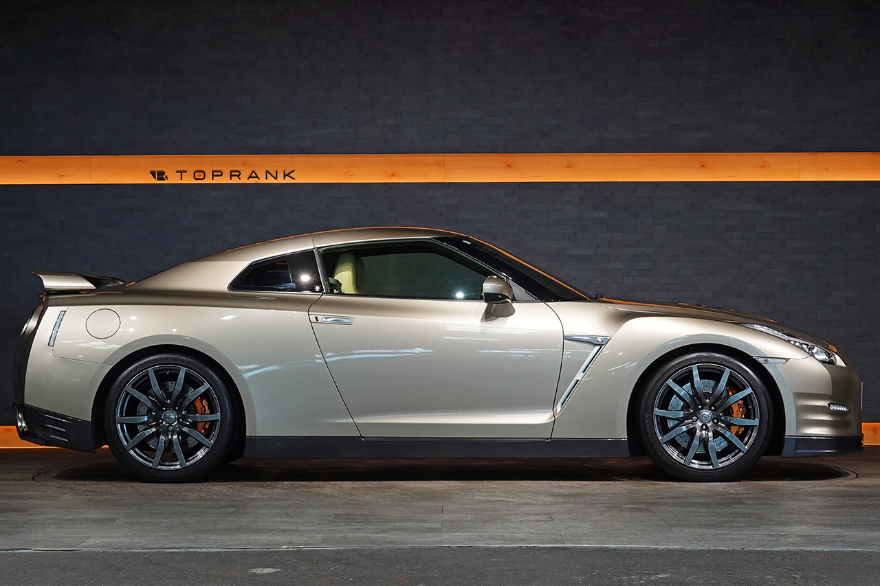 2015 Nissan GT-R R35 GT-R 45th Aniversary, Limited to 45 Units, Ivory Leather Interior, NISMO Sports Resetting
