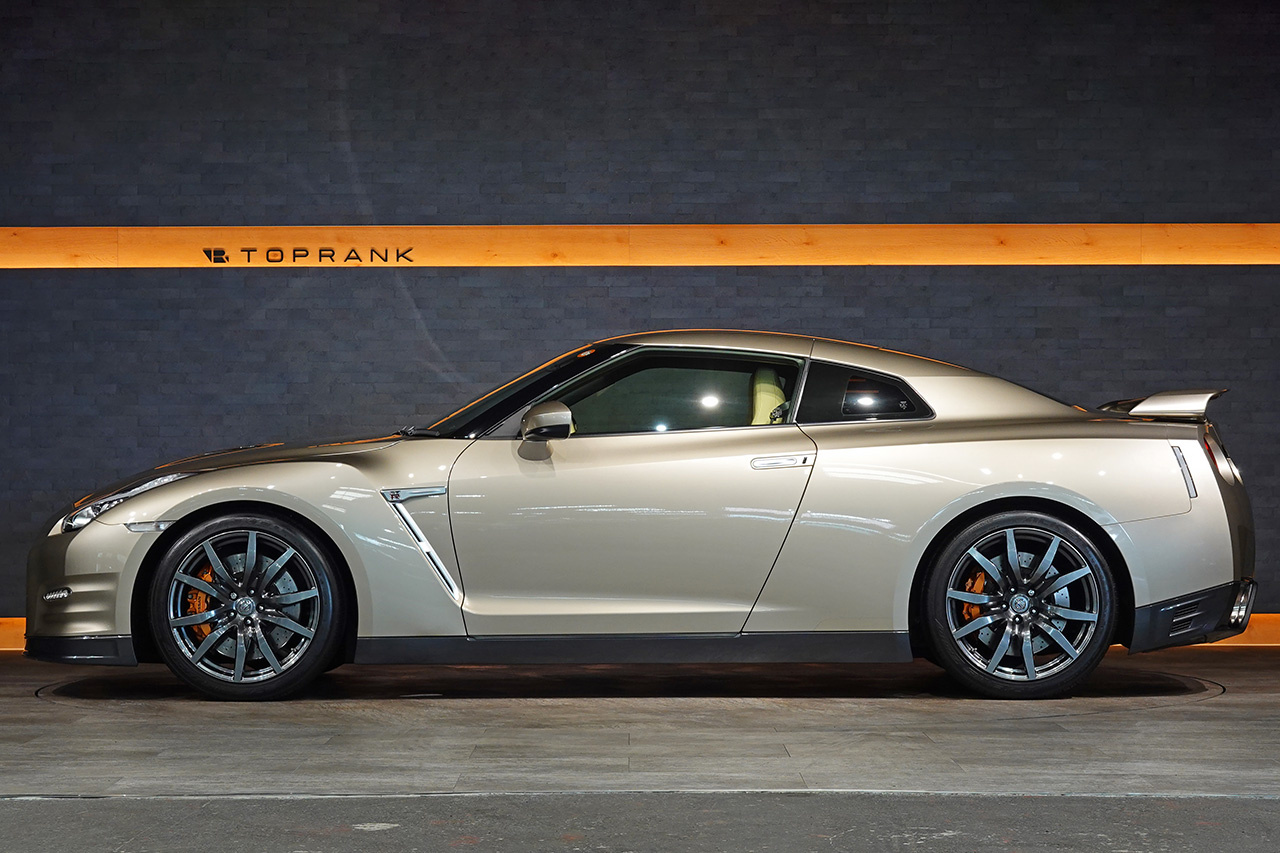 2015 Nissan GT-R R35 GT-R 45th Aniversary, Limited to 45 Units, Ivory Leather Interior, NISMO Sports Resetting