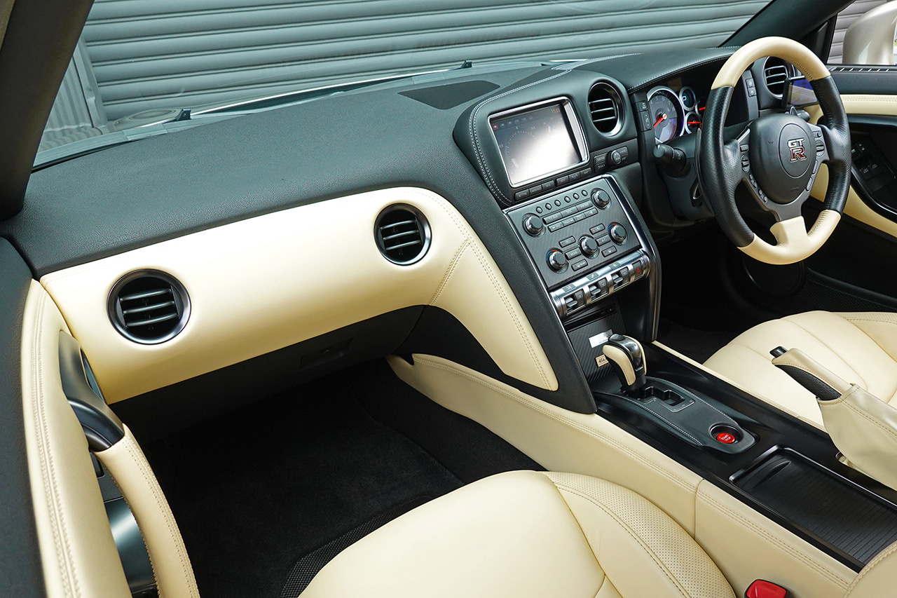 2015 Nissan GT-R R35 GT-R 45th Aniversary, Limited to 45 Units, Ivory Leather Interior, NISMO Sports Resetting