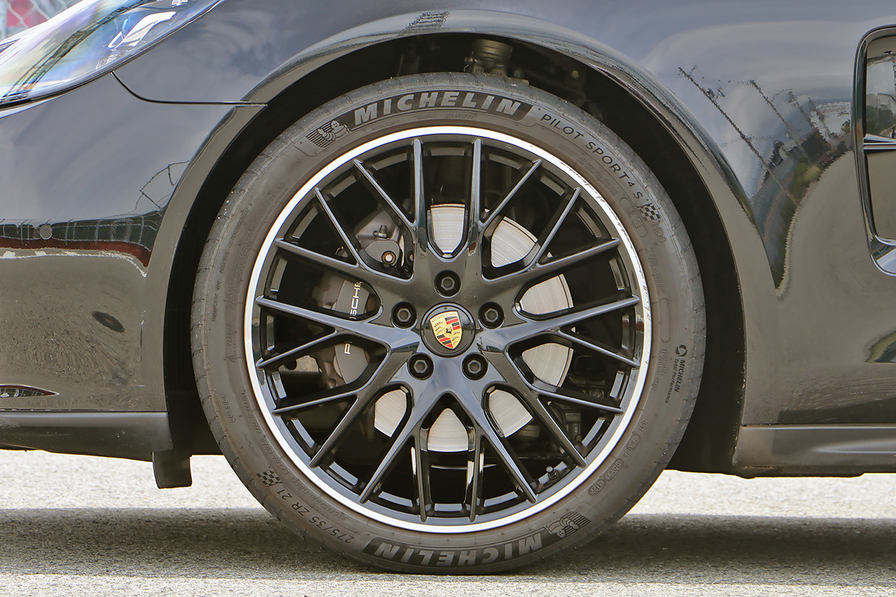 2023 Porsche PANAMERA null