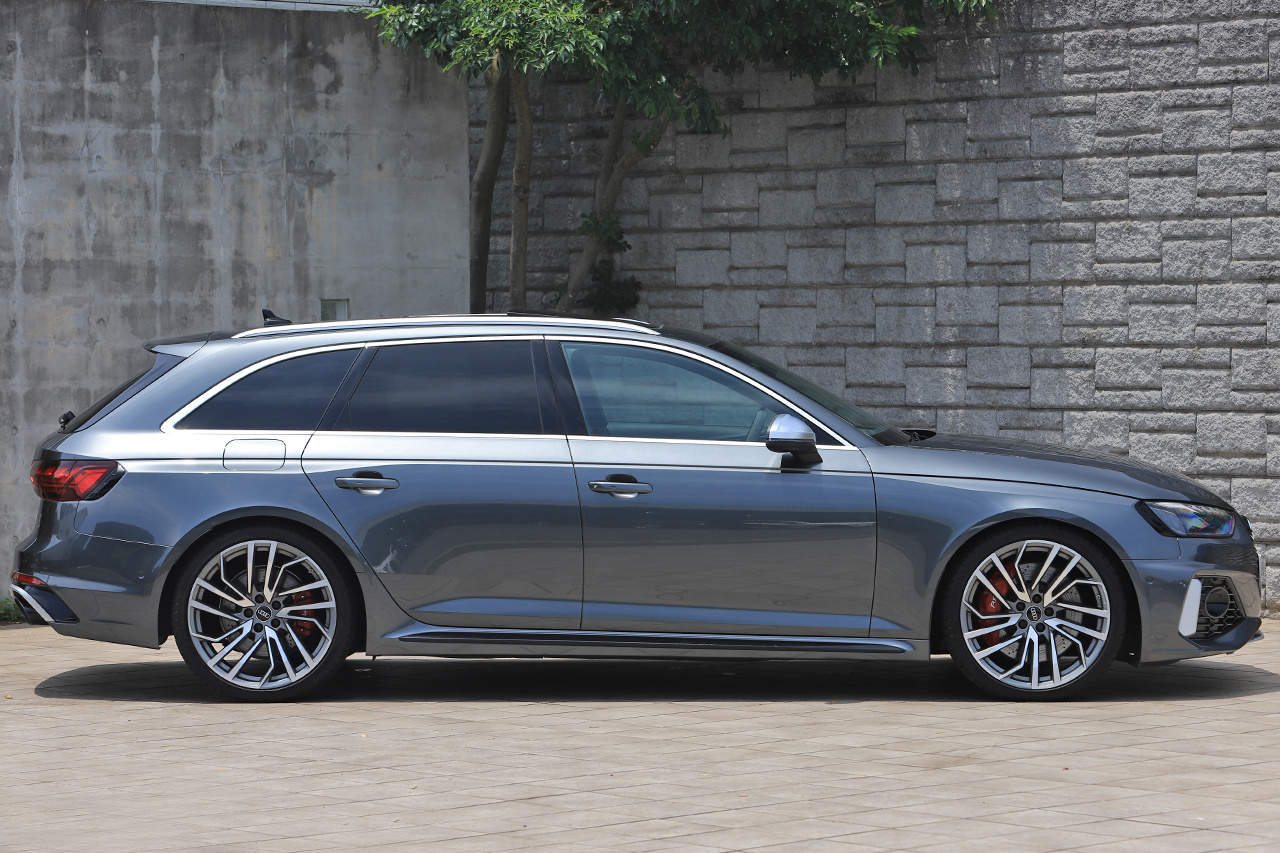 2021 Audi RS4 AVANT 