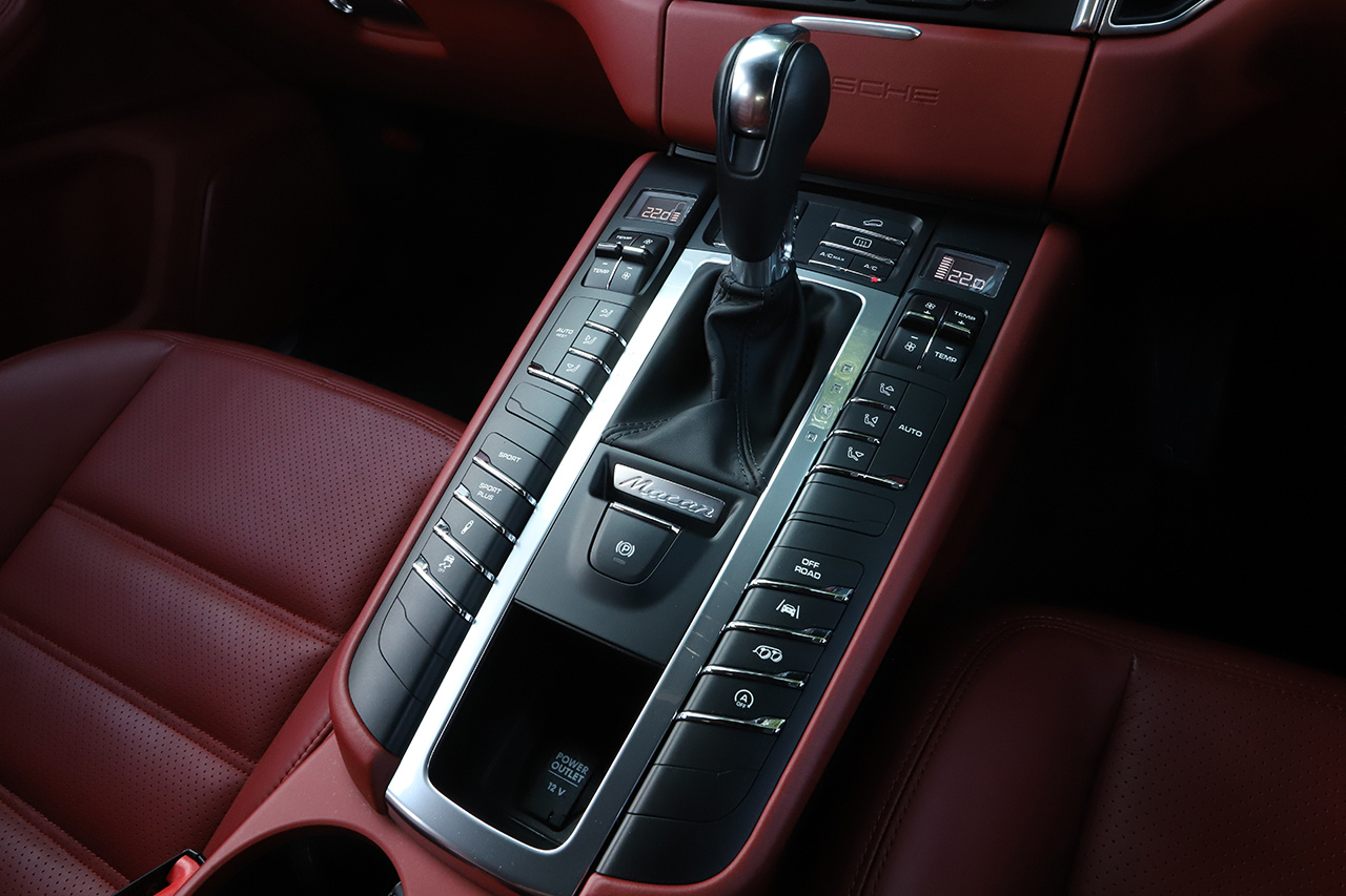 2018 Porsche MACAN 