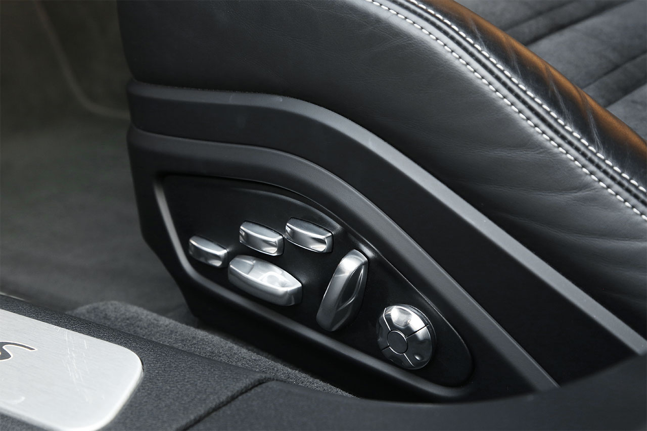 2020 Porsche PANAMERA null