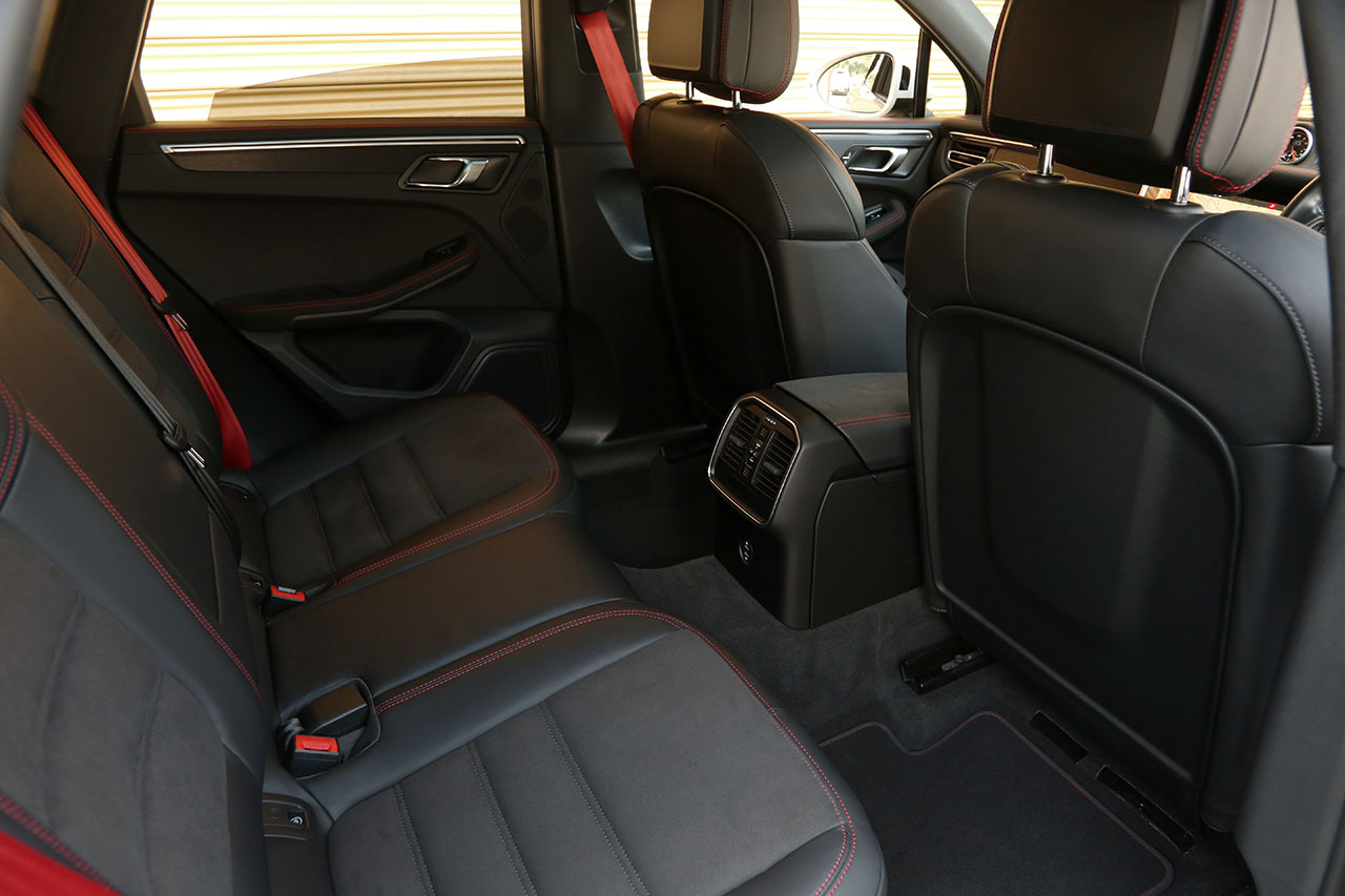 2021 Porsche MACAN null
