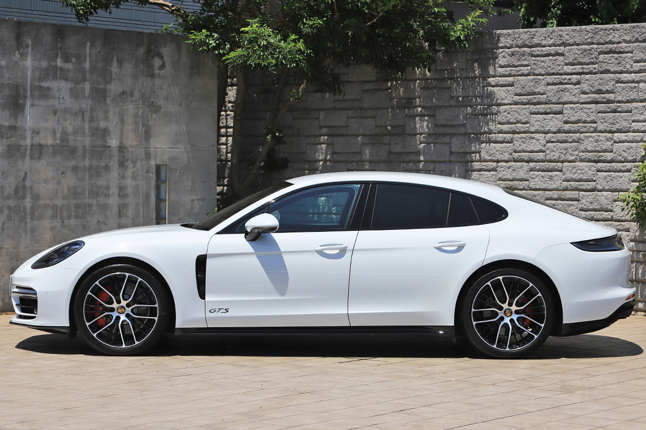 2021 Porsche PANAMERA null