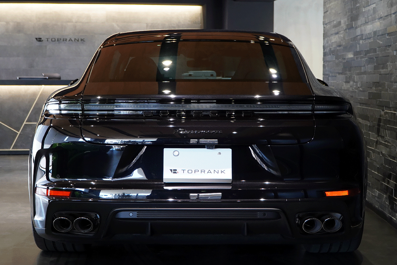 2024 Porsche PANAMERA 