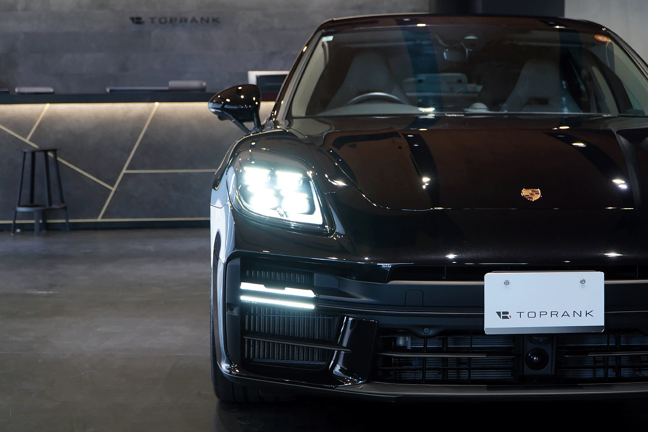 2024 Porsche PANAMERA 