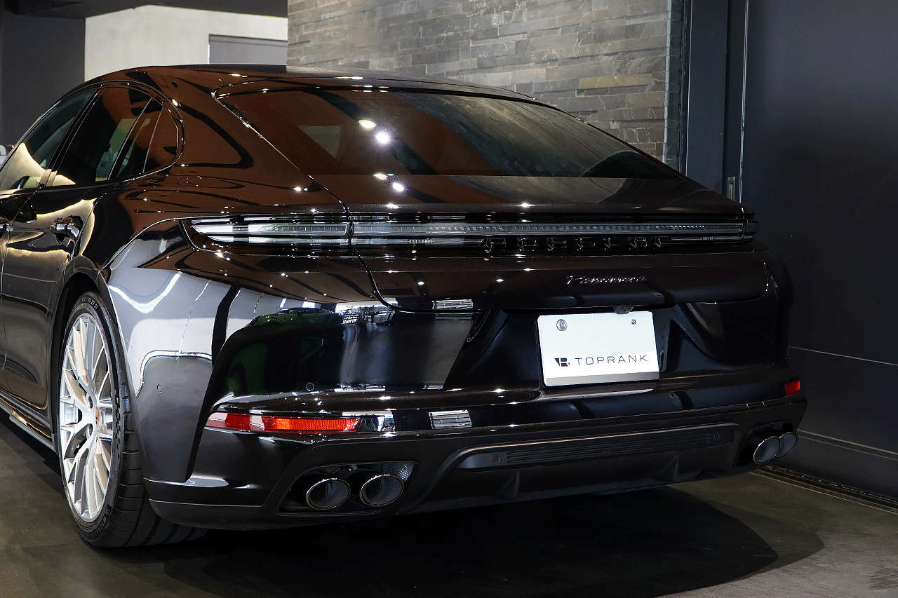 2024 Porsche PANAMERA 