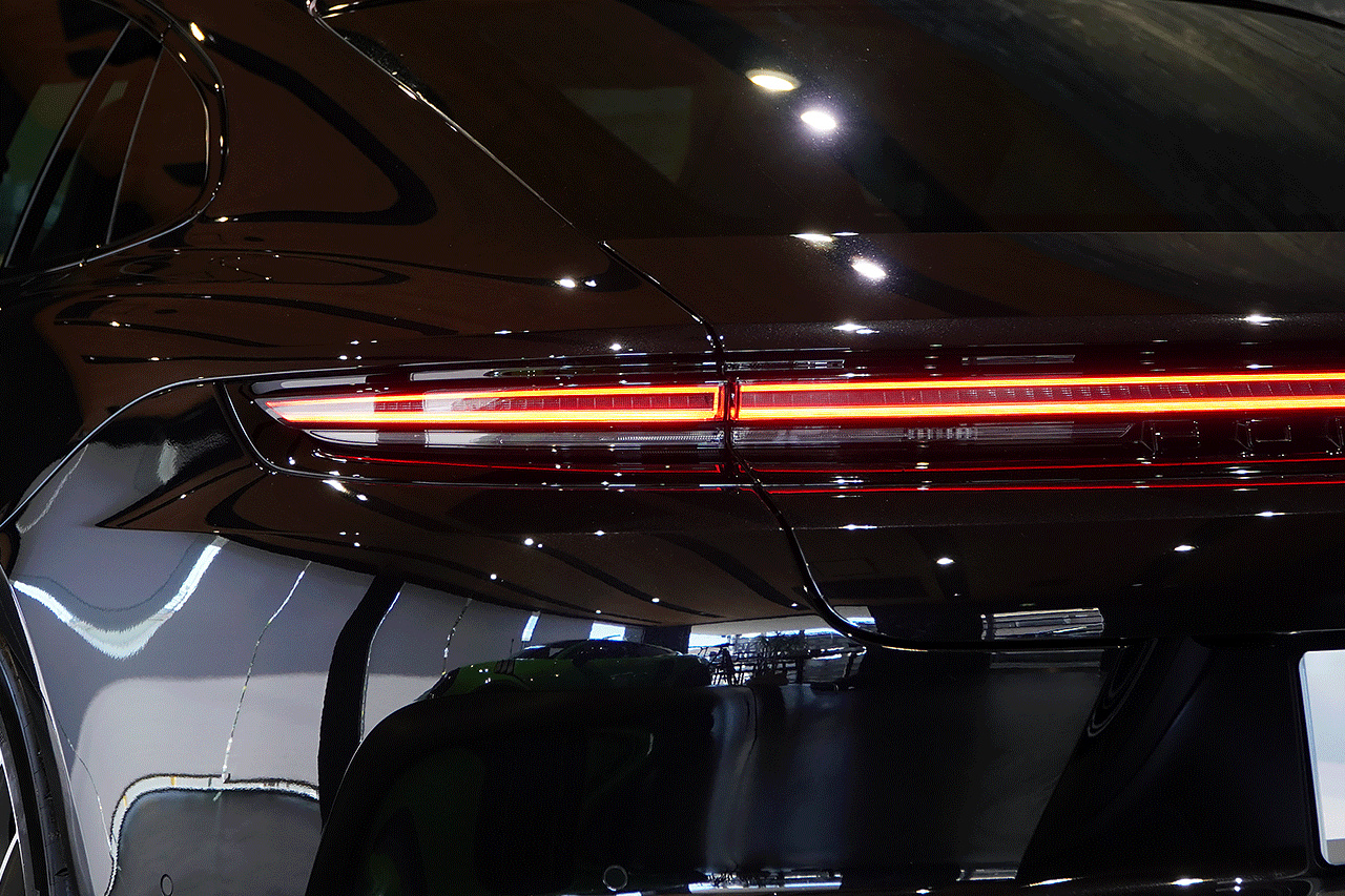 2024 Porsche PANAMERA 