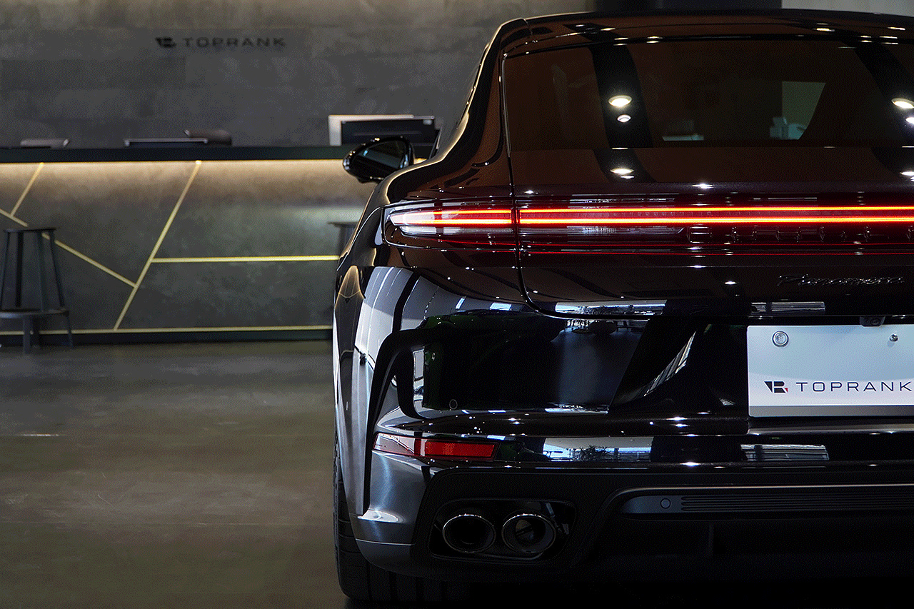2024 Porsche PANAMERA 