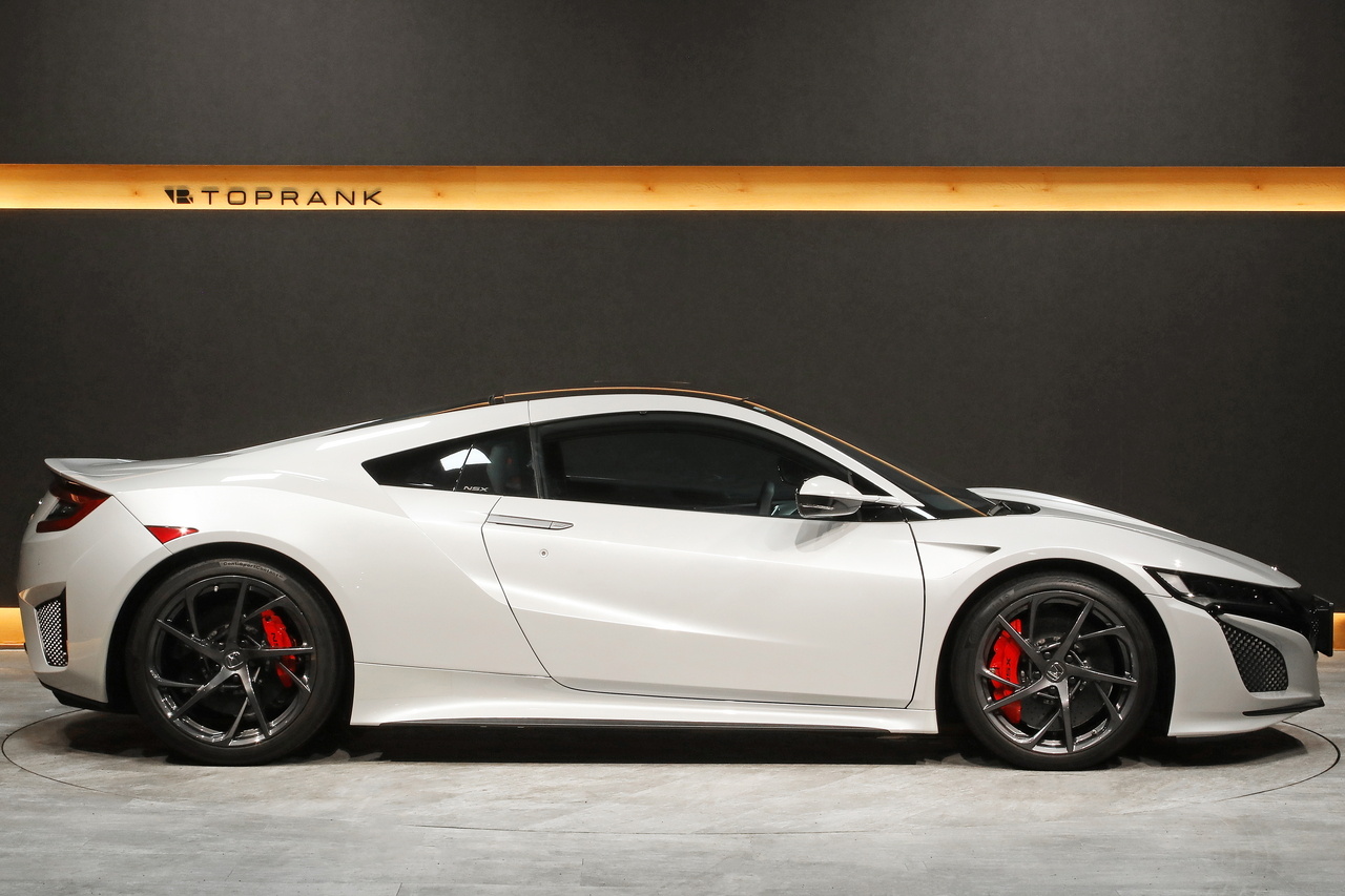 2017 Honda NSX NC1 Carbon-ceramic brakes, Alcantara seats, Carbon Roof
