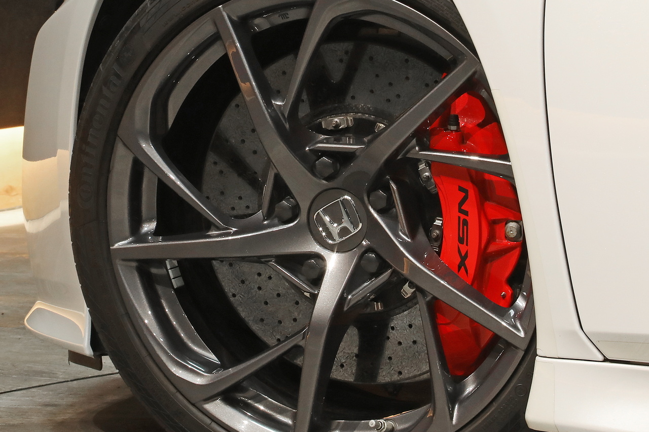 2017 Honda NSX NC1 Carbon-ceramic brakes, Alcantara seats, Carbon Roof