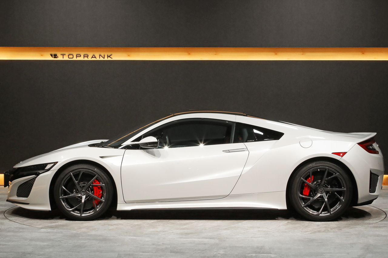 2017 Honda NSX NC1 Carbon-ceramic brakes, Alcantara seats, Carbon Roof