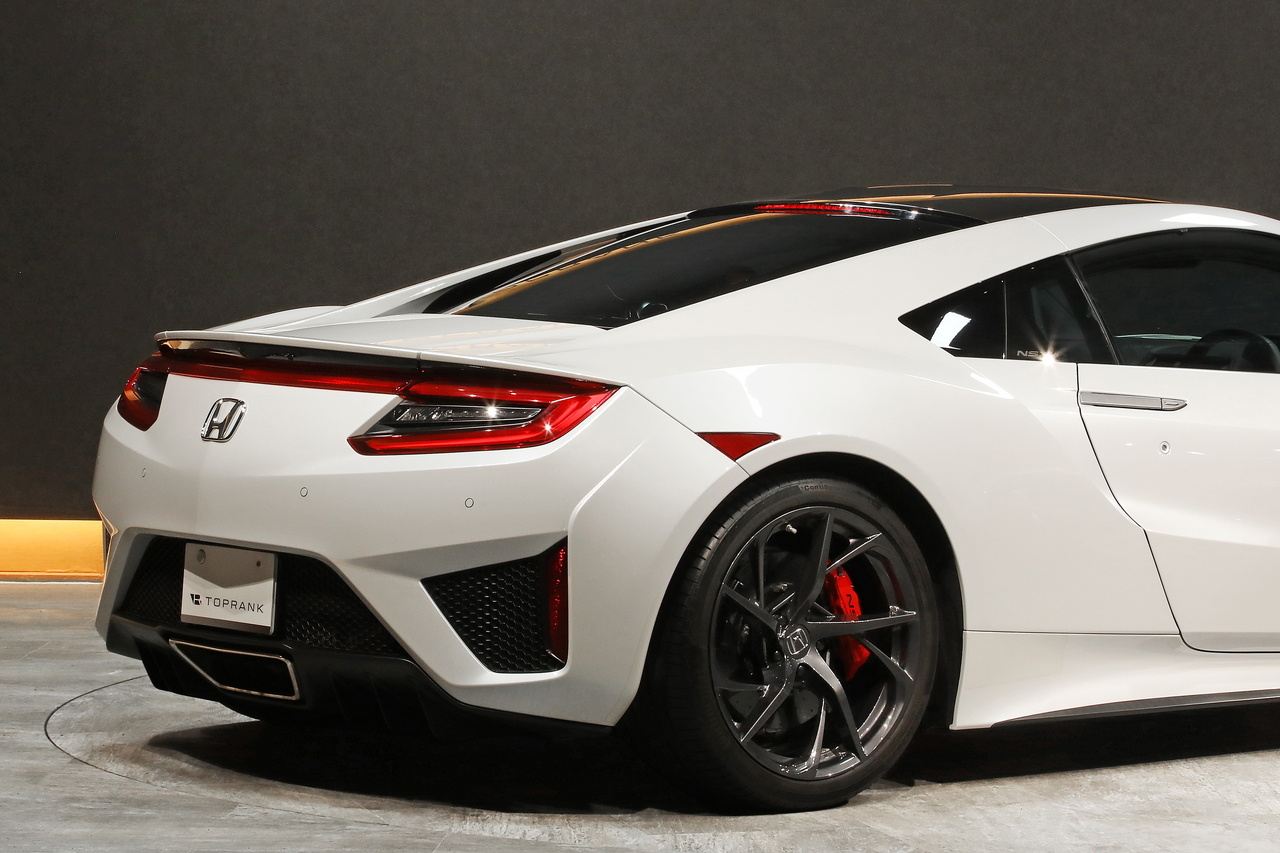 2017 Honda NSX NC1 Carbon-ceramic brakes, Alcantara seats, Carbon Roof