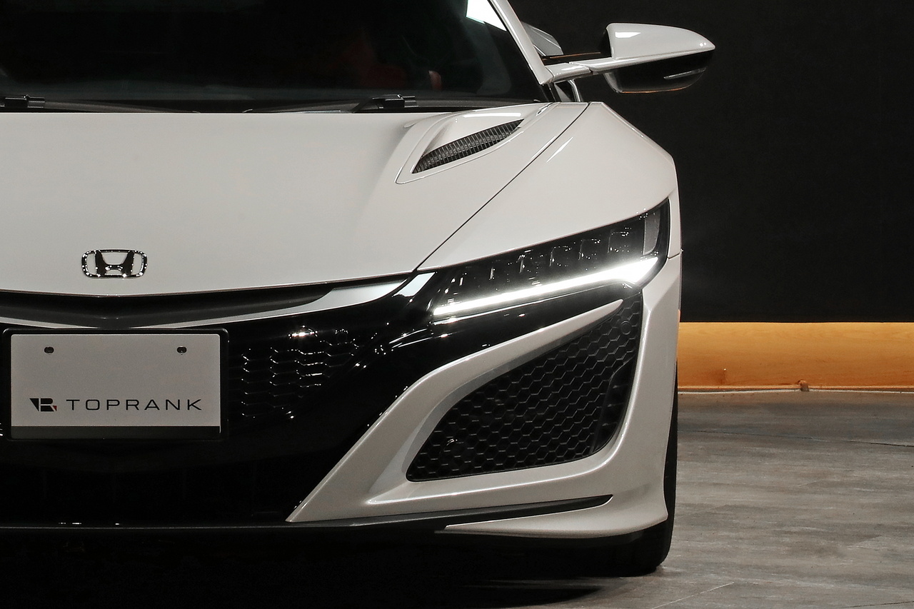 2017 Honda NSX NC1 Carbon-ceramic brakes, Alcantara seats, Carbon Roof