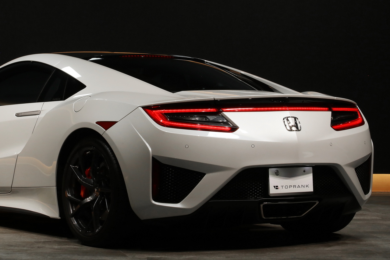 2017 Honda NSX NC1 Carbon-ceramic brakes, Alcantara seats, Carbon Roof