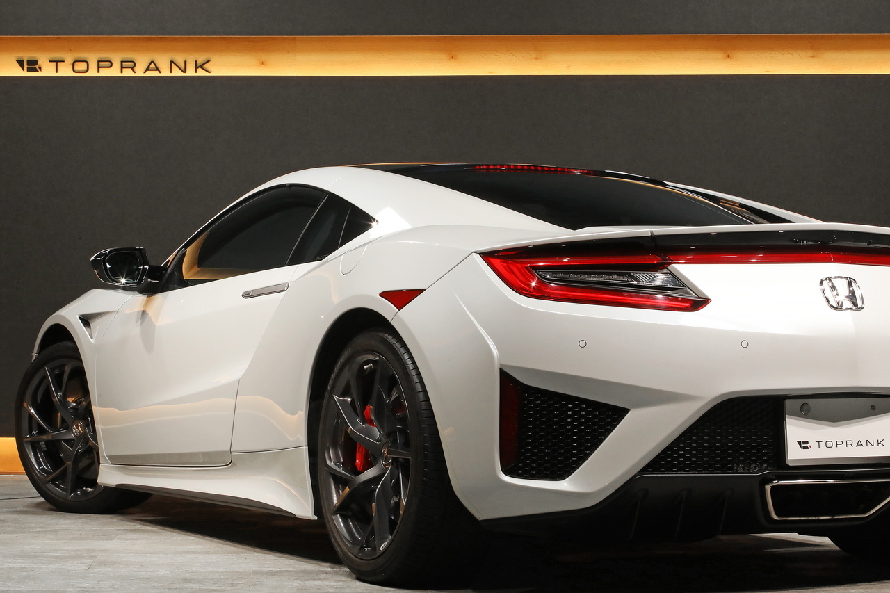 2017 Honda NSX NC1 Carbon-ceramic brakes, Alcantara seats, Carbon Roof