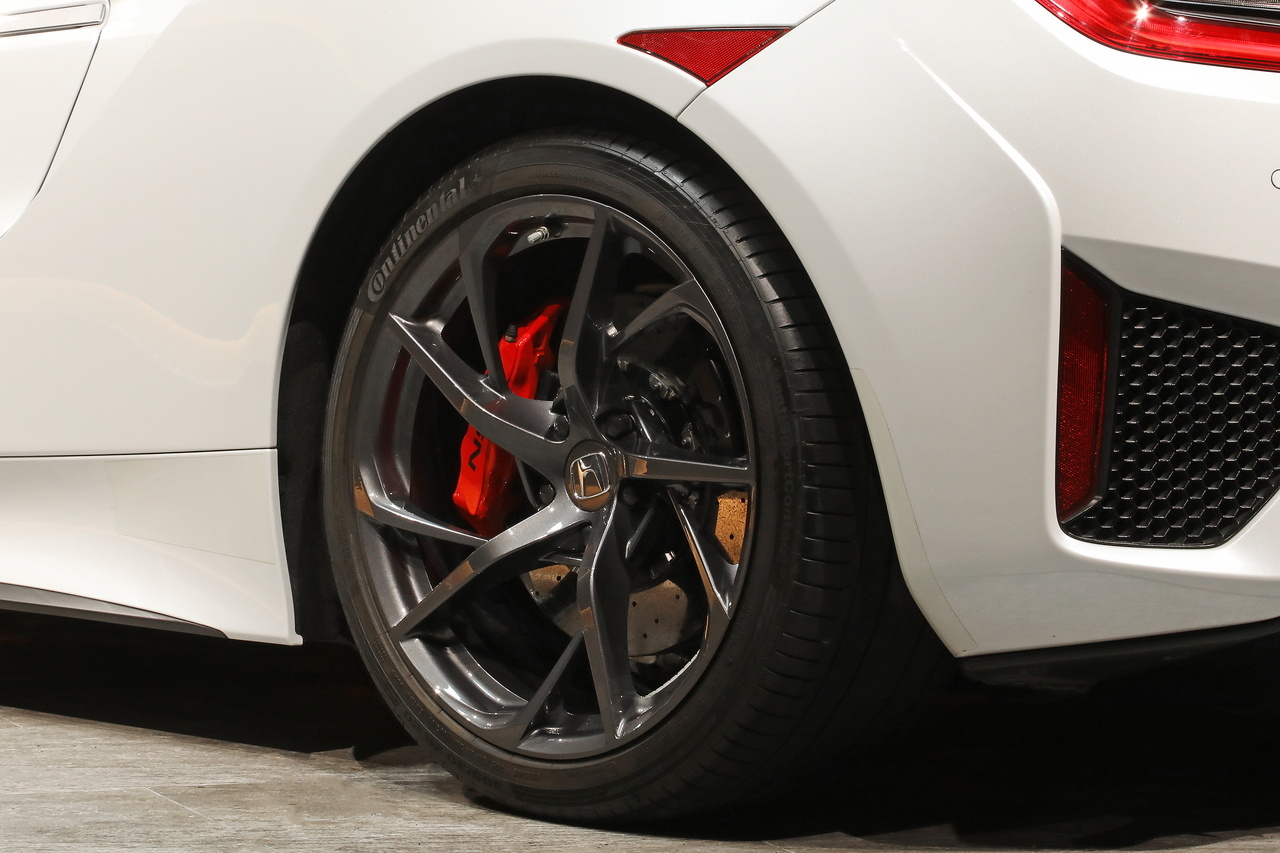 2017 Honda NSX NC1 Carbon-ceramic brakes, Alcantara seats, Carbon Roof