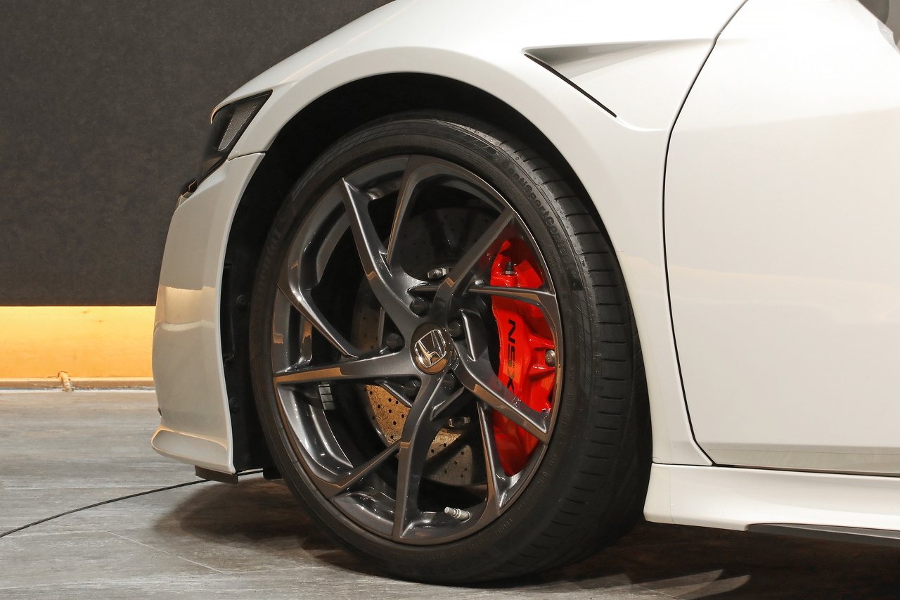 2017 Honda NSX NC1 Carbon-ceramic brakes, Alcantara seats, Carbon Roof