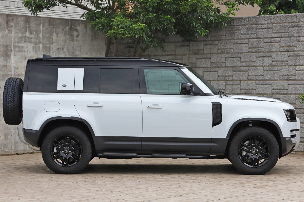 2022 Land Rover DEFENDER 