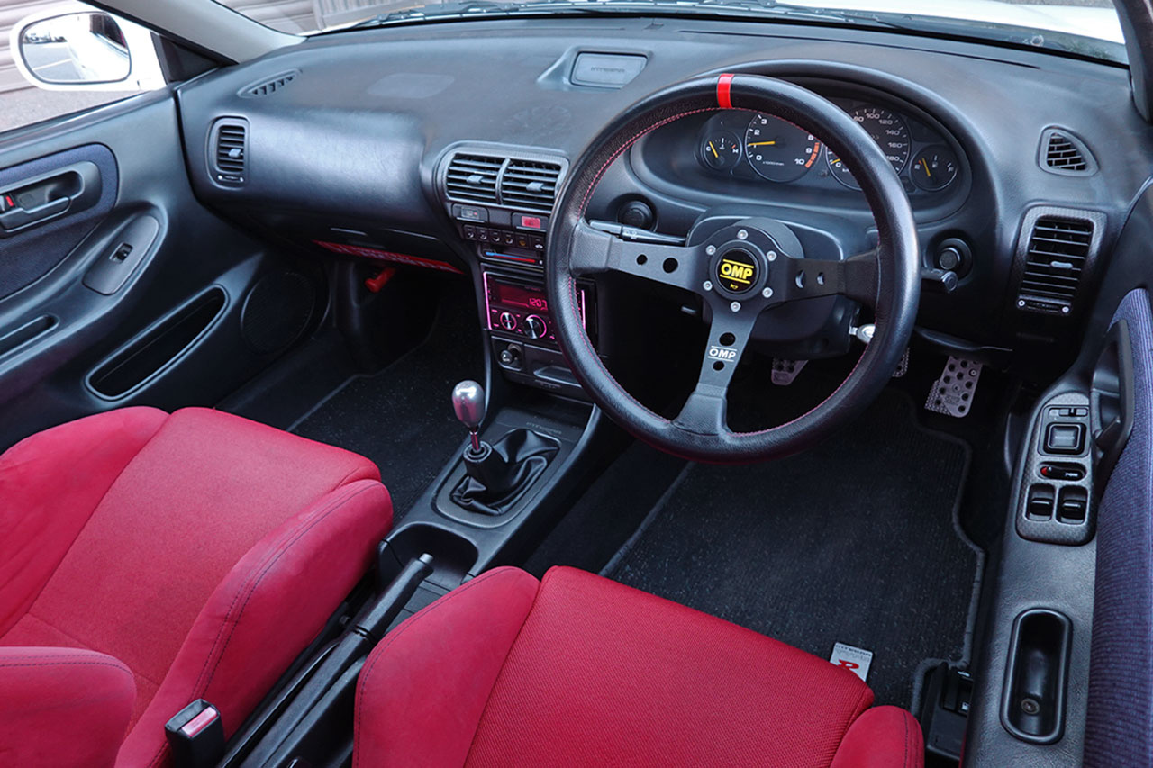1996 Honda INTEGRA TYPE R DC2 Integra Type-R, Aftermarket Exahust Manifold, Muffler, OMP Steering Wheel