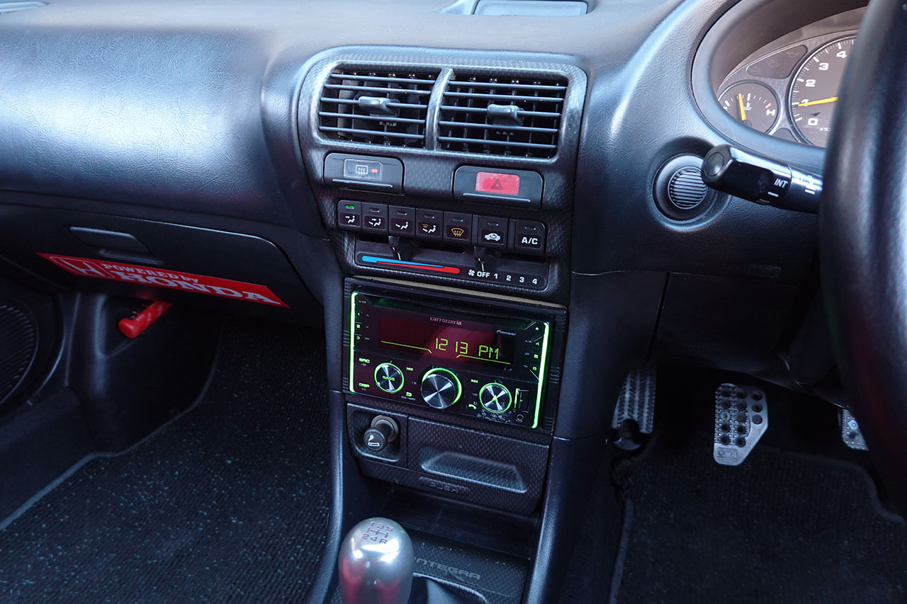 1996 Honda INTEGRA TYPE R DC2 Integra Type-R, Aftermarket Exahust Manifold, Muffler, OMP Steering Wheel