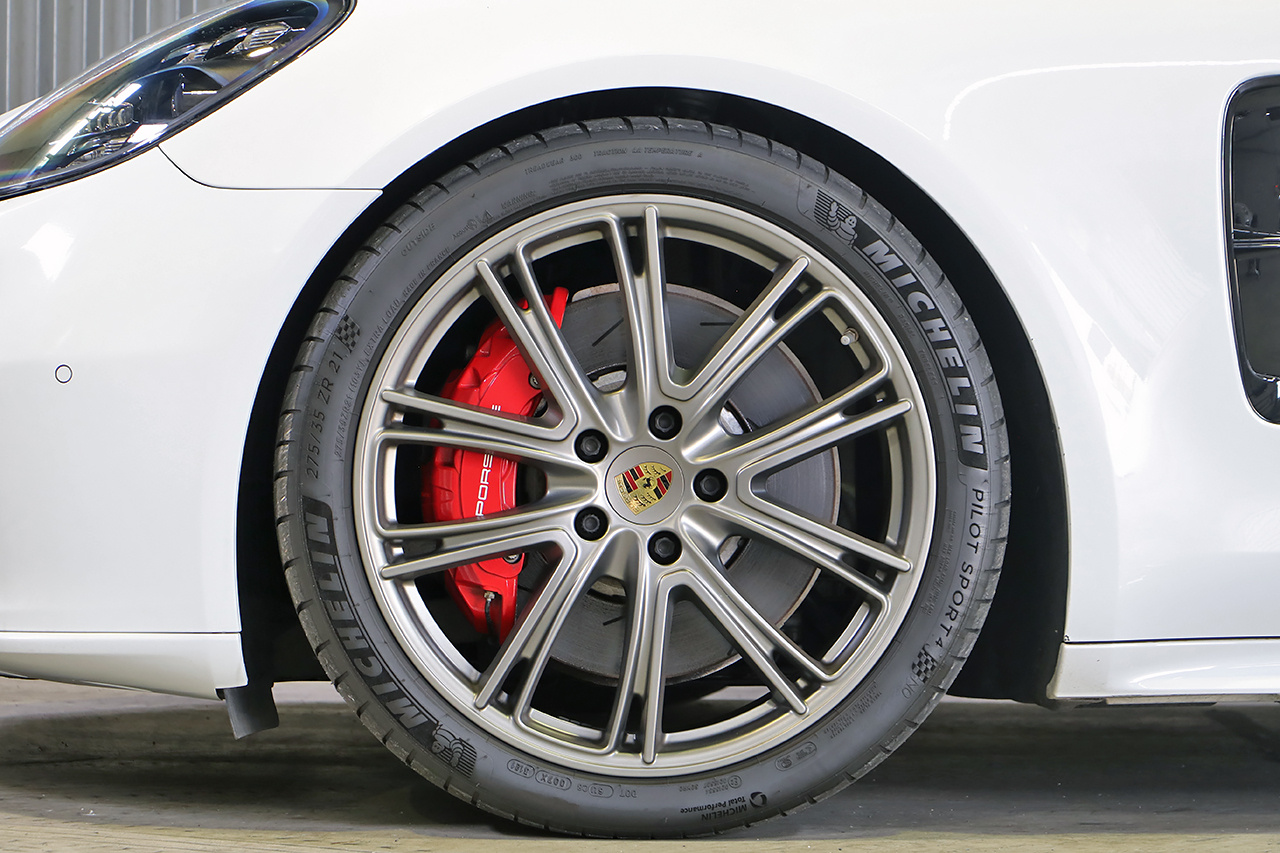 2020 Porsche PANAMERA 