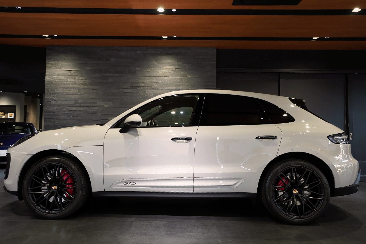 2024 Porsche MACAN null