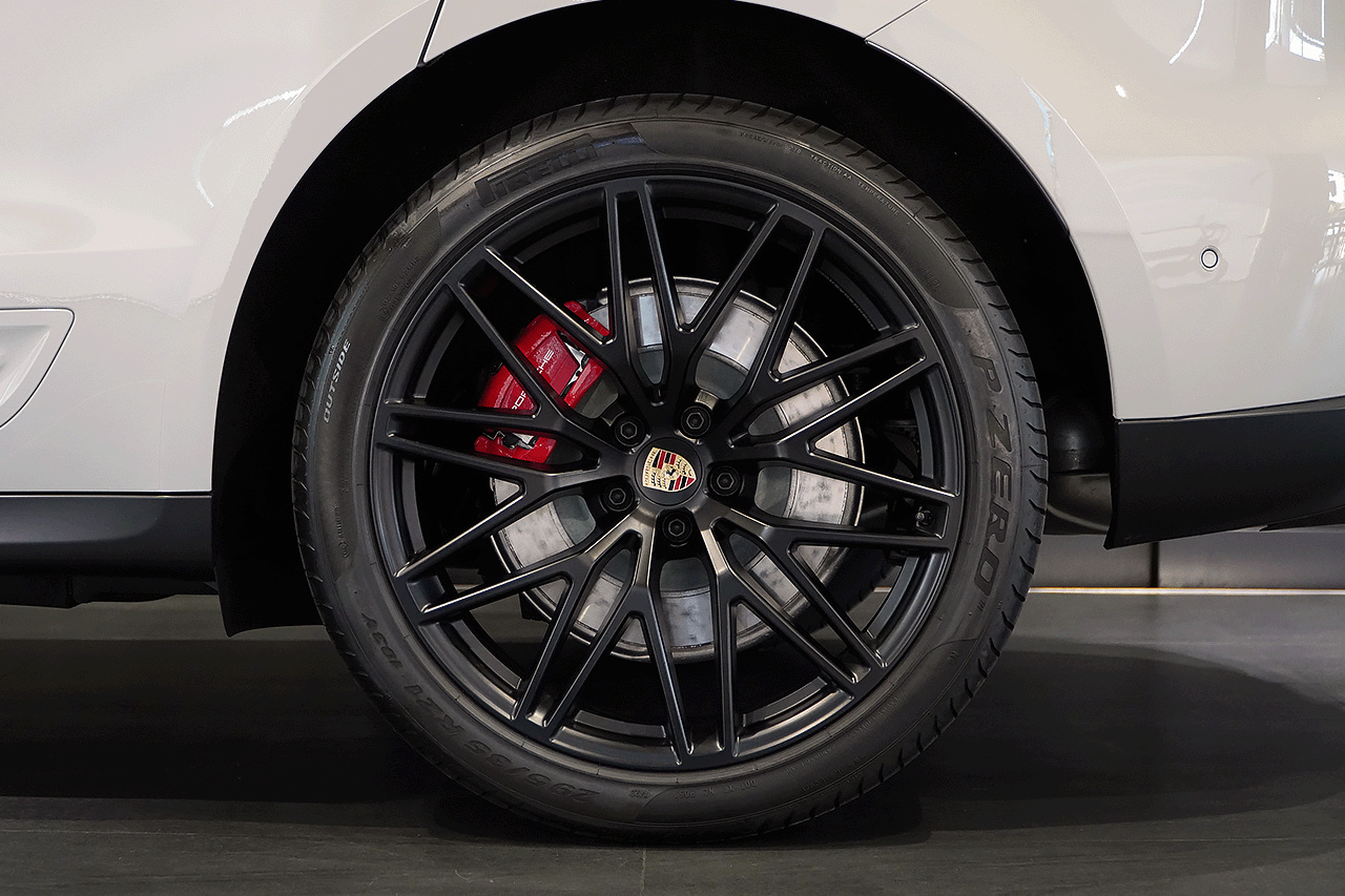 2024 Porsche MACAN null