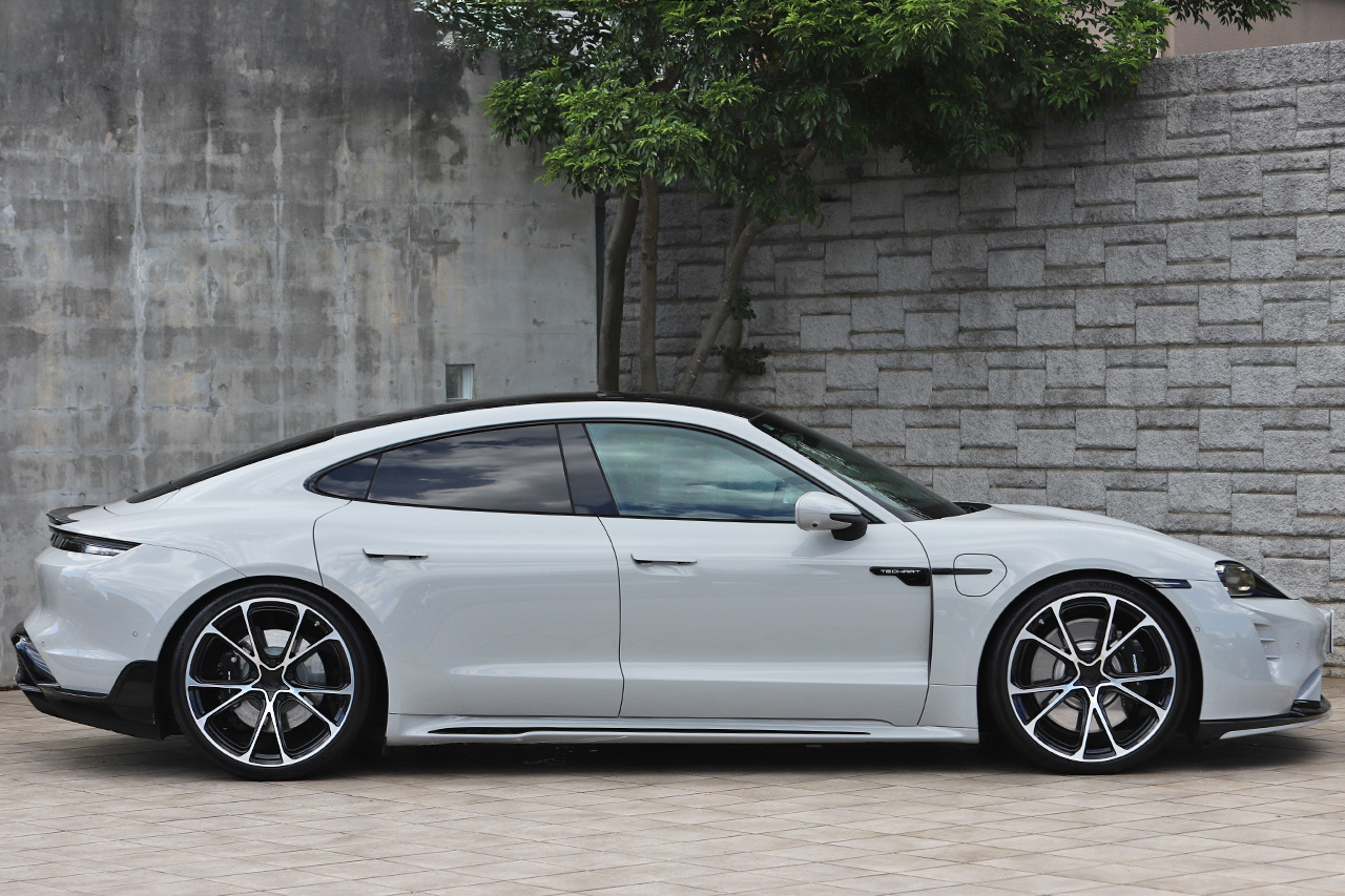 2022 Porsche Taycan null
