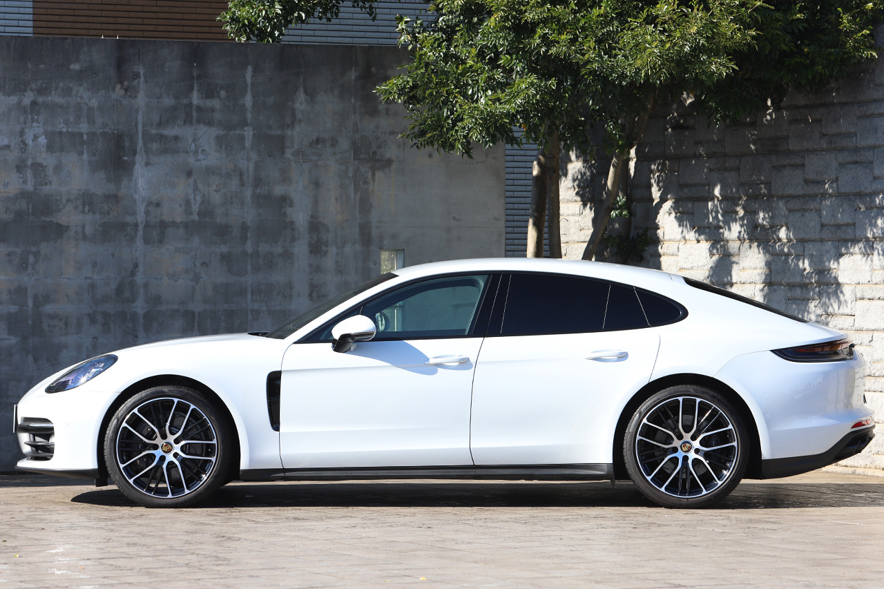 2021 Porsche PANAMERA 