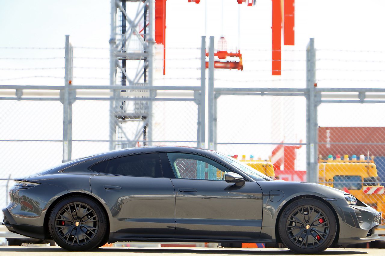 2022 Porsche Taycan 
