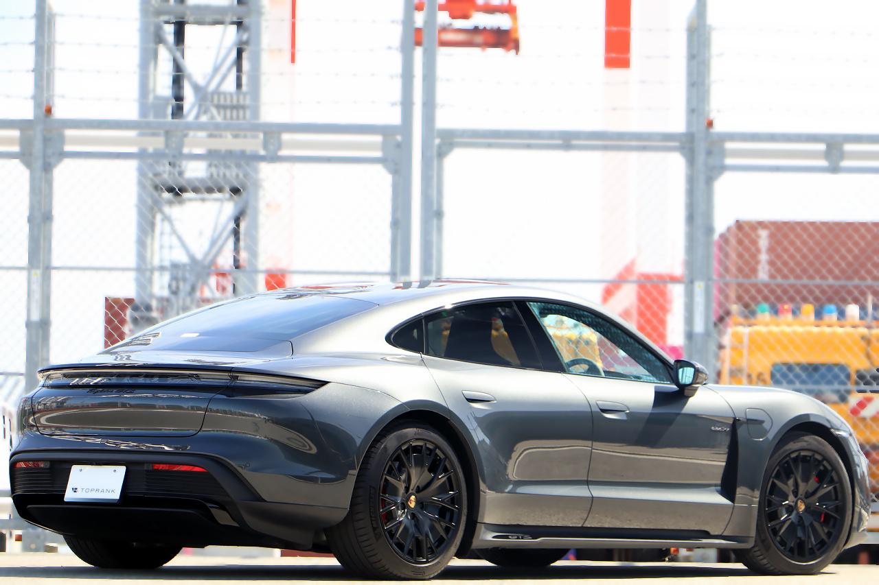 2022 Porsche Taycan 