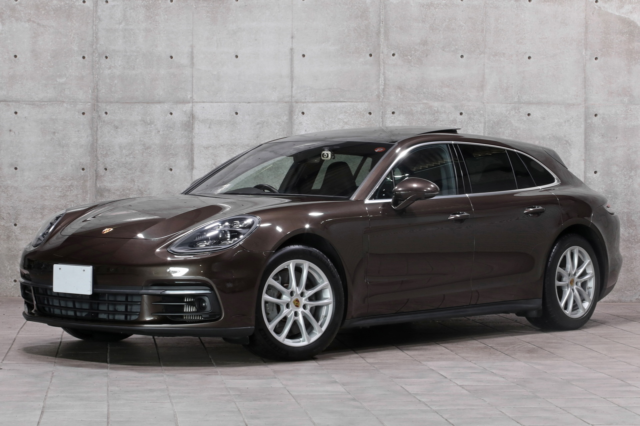 2019 Porsche PANAMERA null