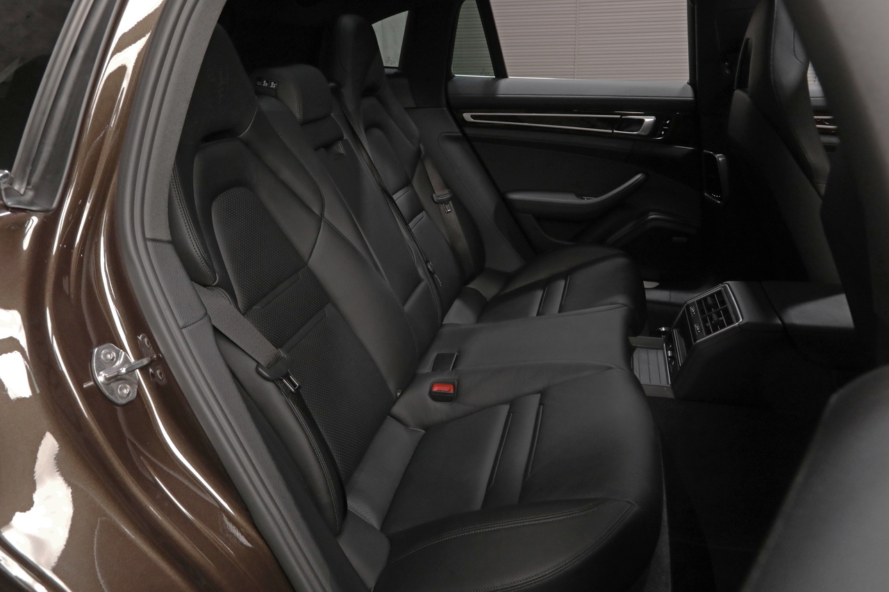 2019 Porsche PANAMERA null
