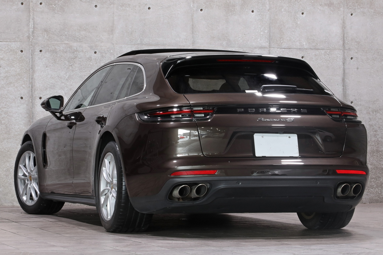2019 Porsche PANAMERA null