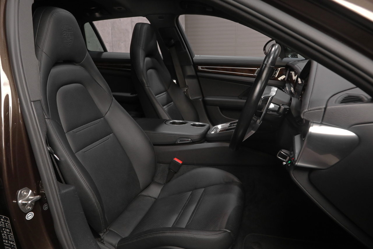 2019 Porsche PANAMERA null