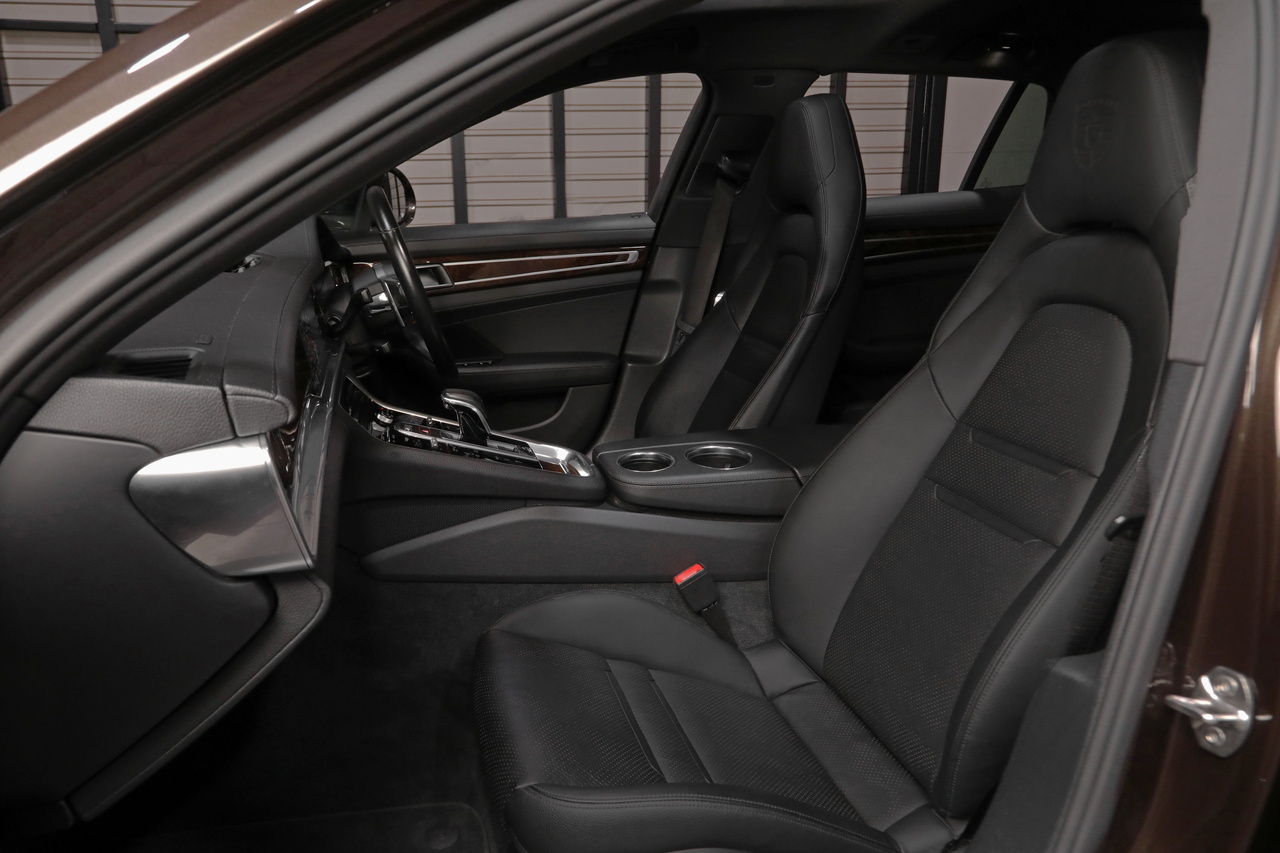 2019 Porsche PANAMERA null