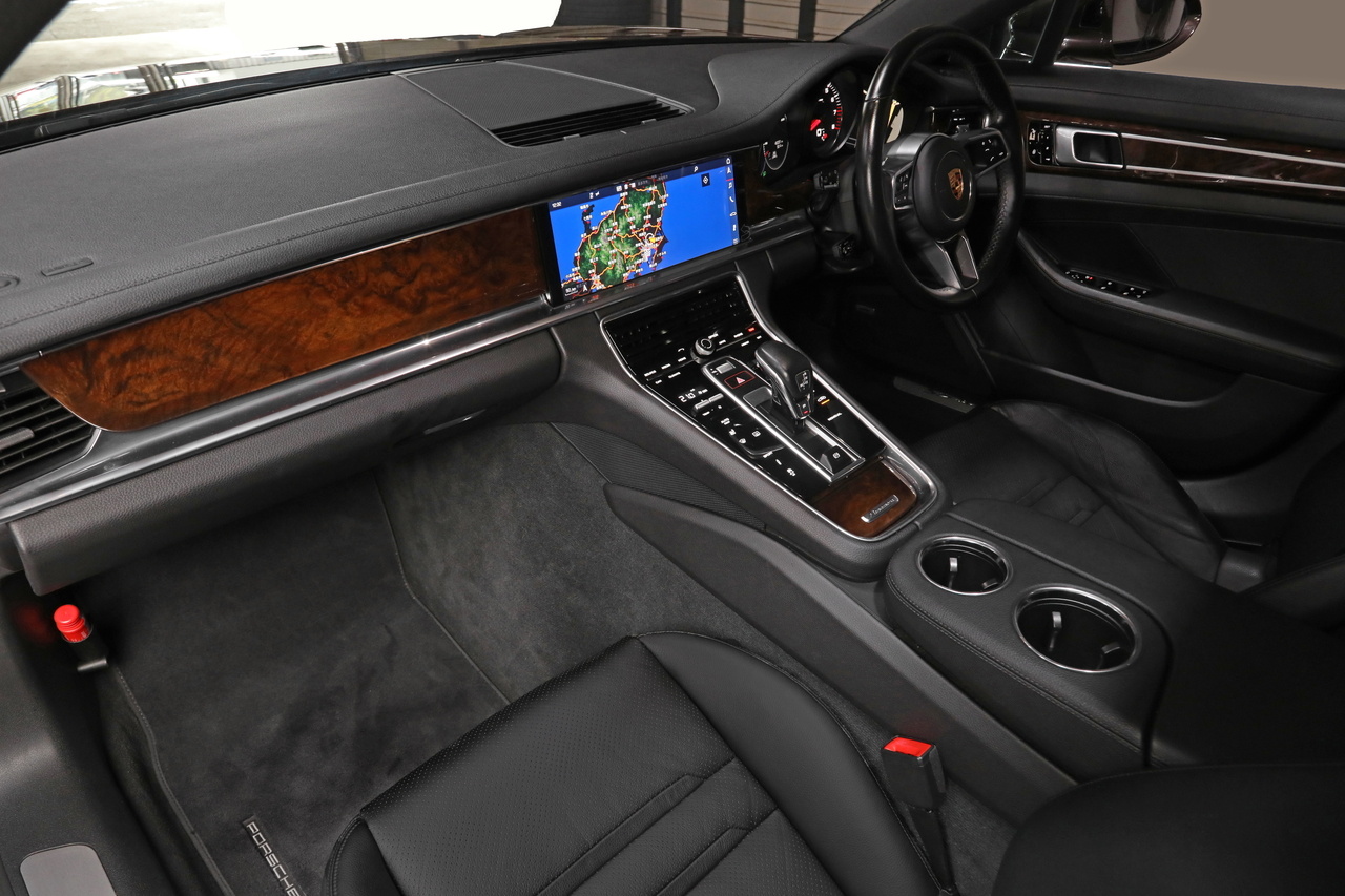 2019 Porsche PANAMERA null