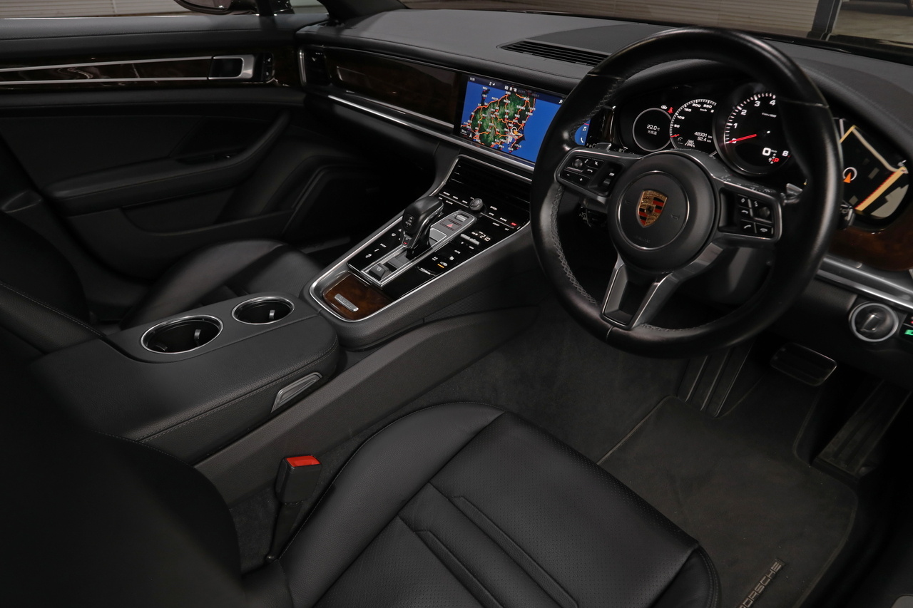 2019 Porsche PANAMERA null