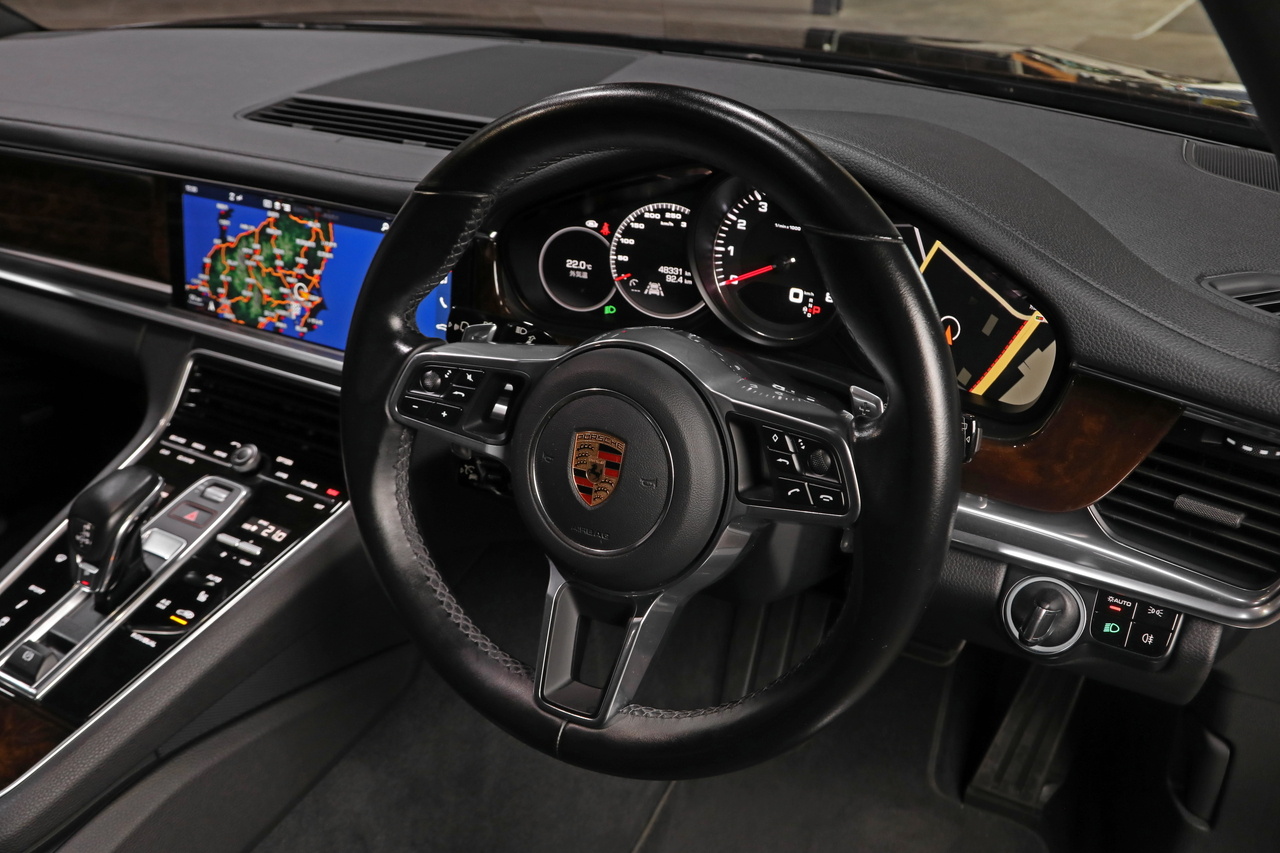 2019 Porsche PANAMERA null