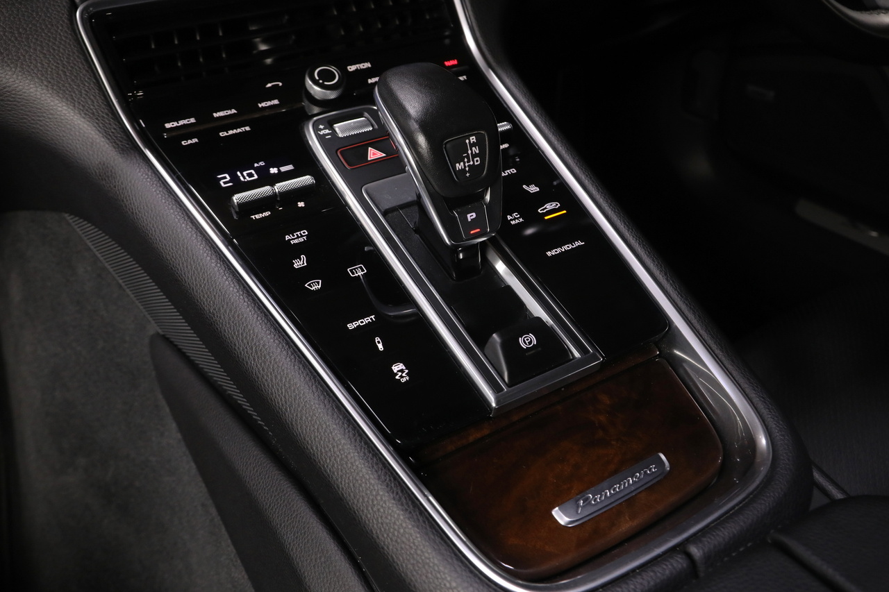 2019 Porsche PANAMERA null