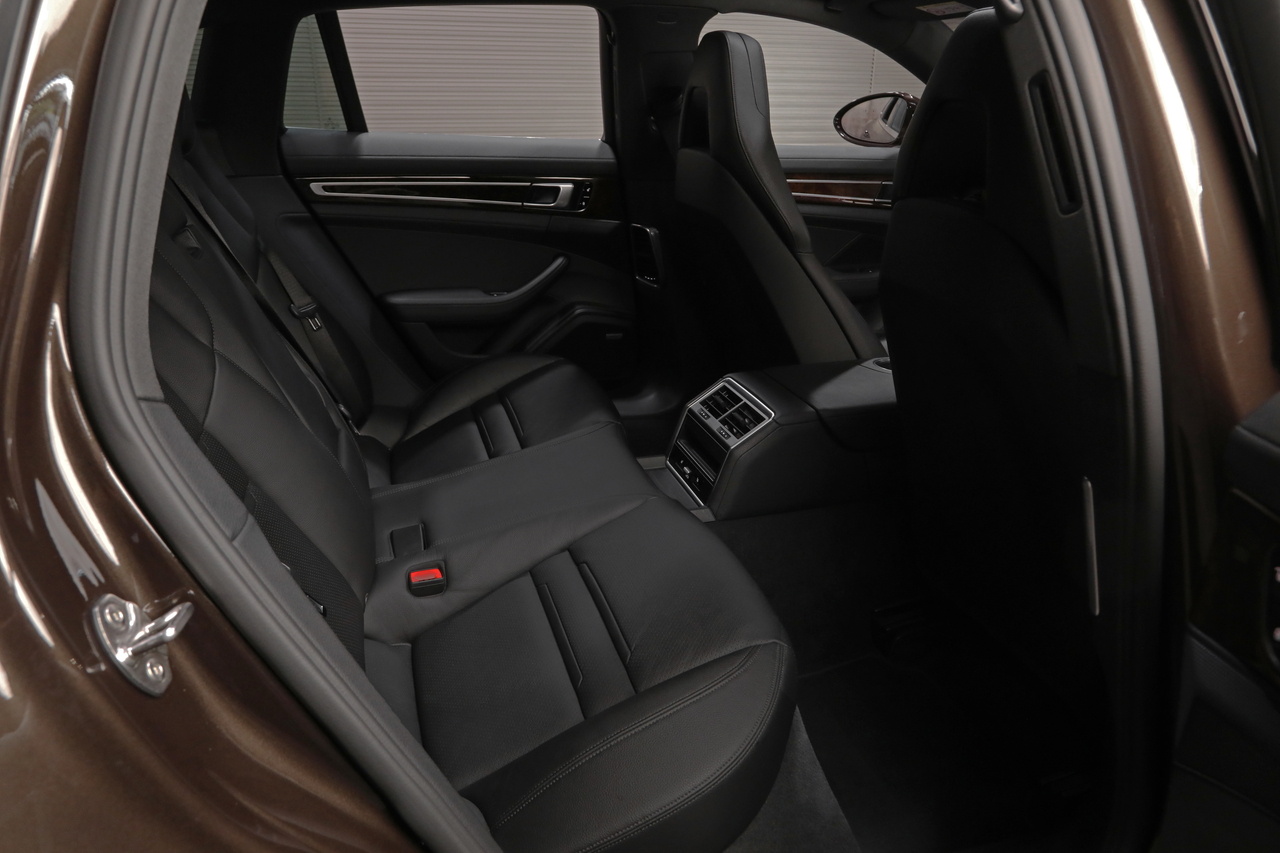 2019 Porsche PANAMERA null