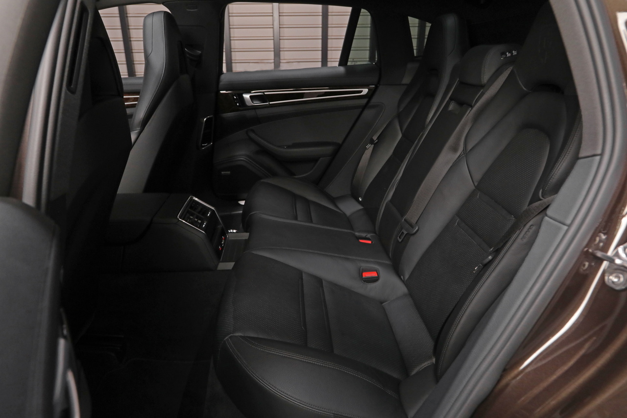 2019 Porsche PANAMERA null