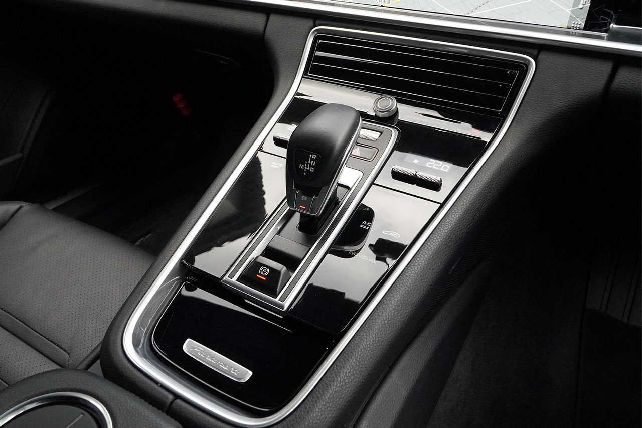2019 Porsche PANAMERA null