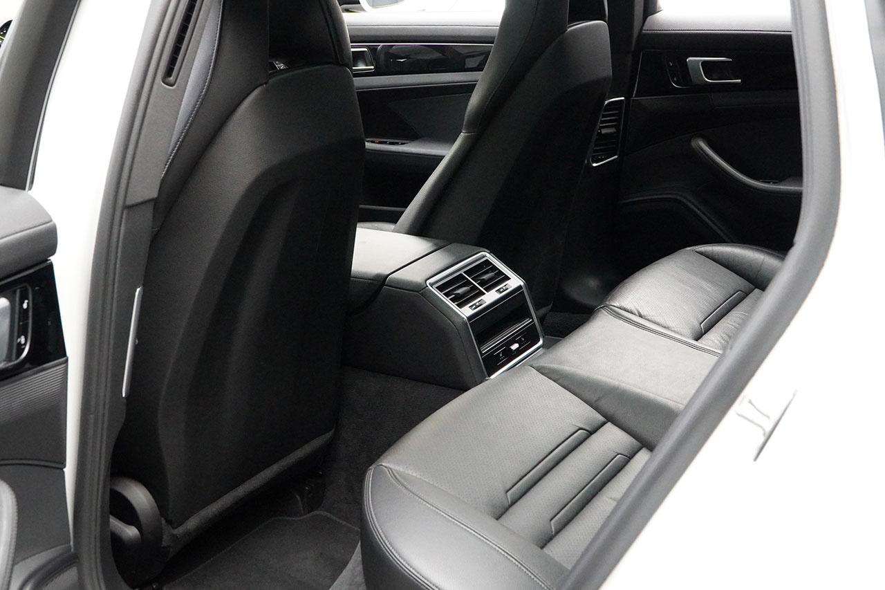 2019 Porsche PANAMERA null