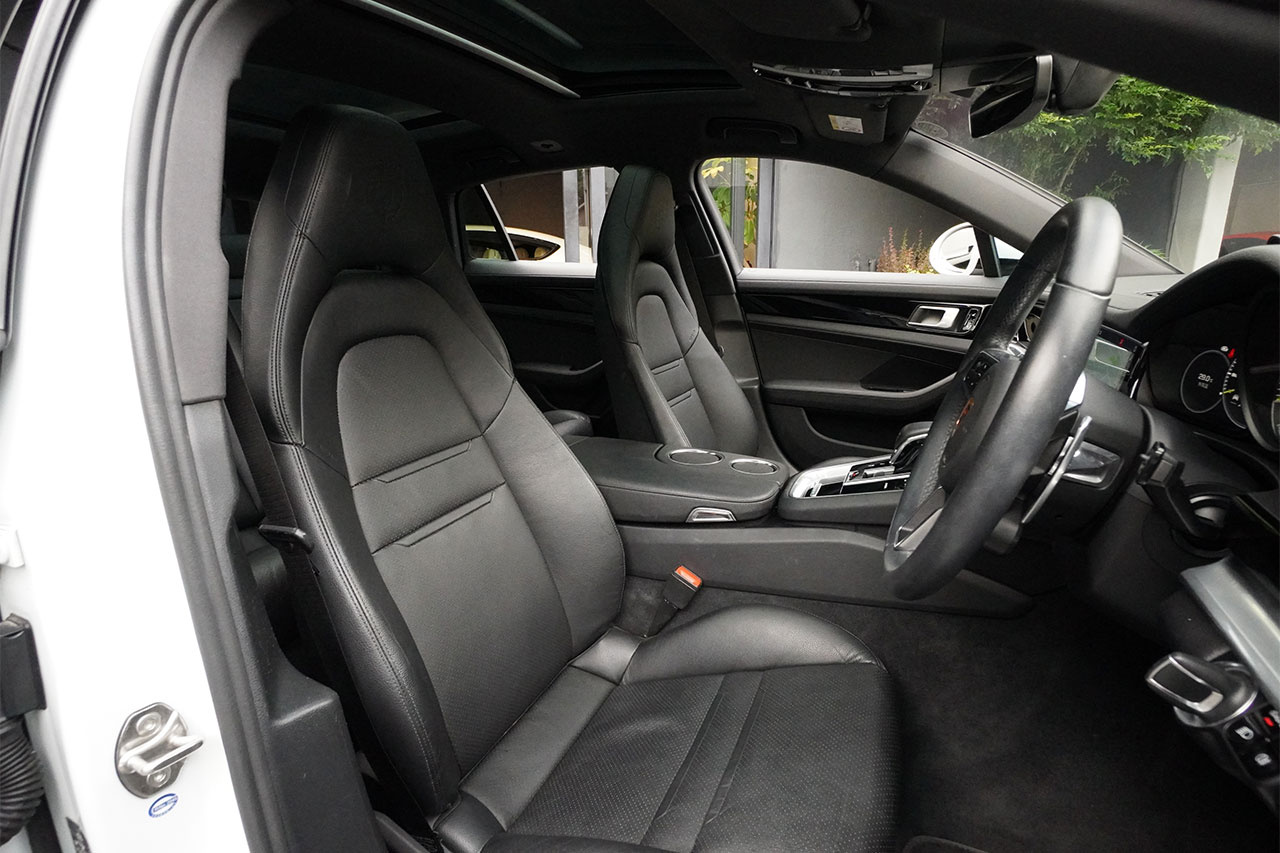 2019 Porsche PANAMERA null