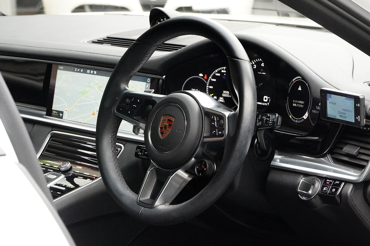 2019 Porsche PANAMERA null