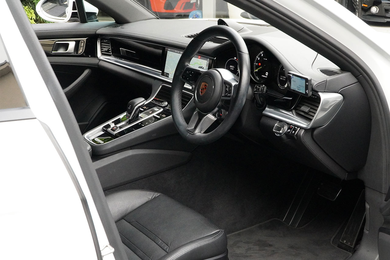 2019 Porsche PANAMERA null