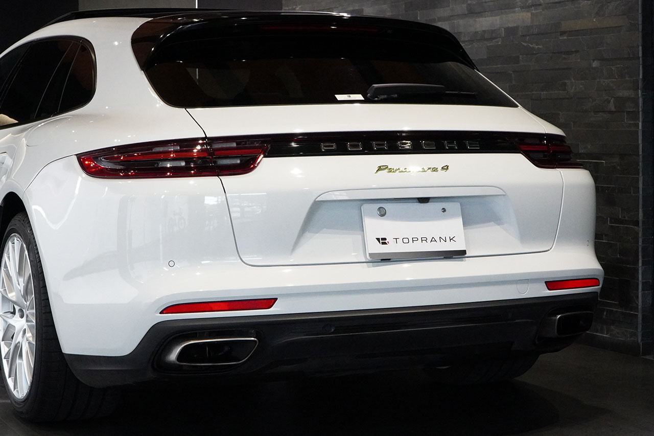 2019 Porsche PANAMERA null